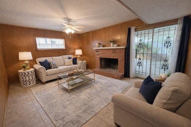 Building Photo - 903 Lamonte Ln