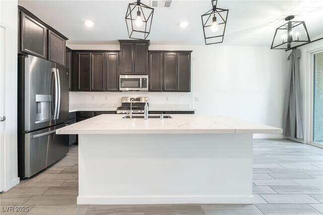 Building Photo - 5730 Sky Pointe Dr