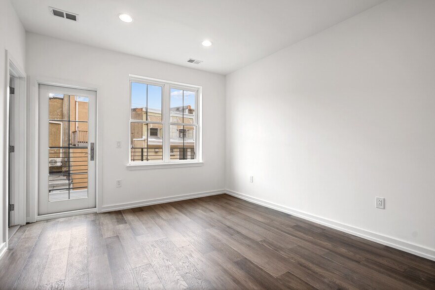 Building Photo - 702 Alter St