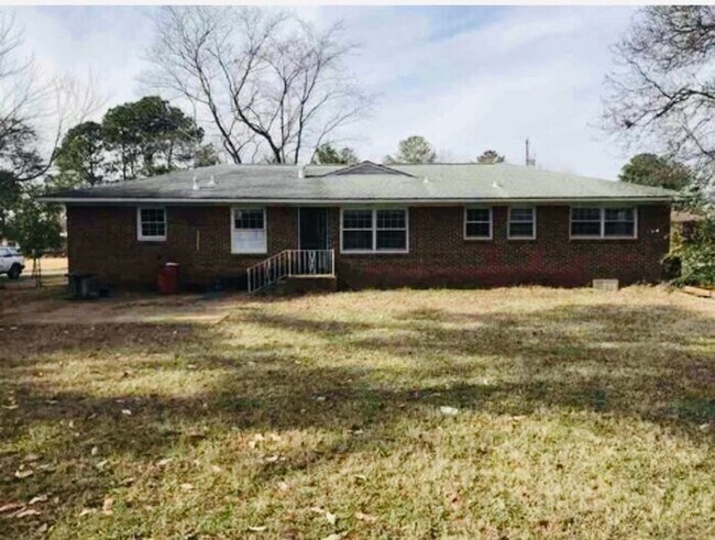 Building Photo - Fenced yard!