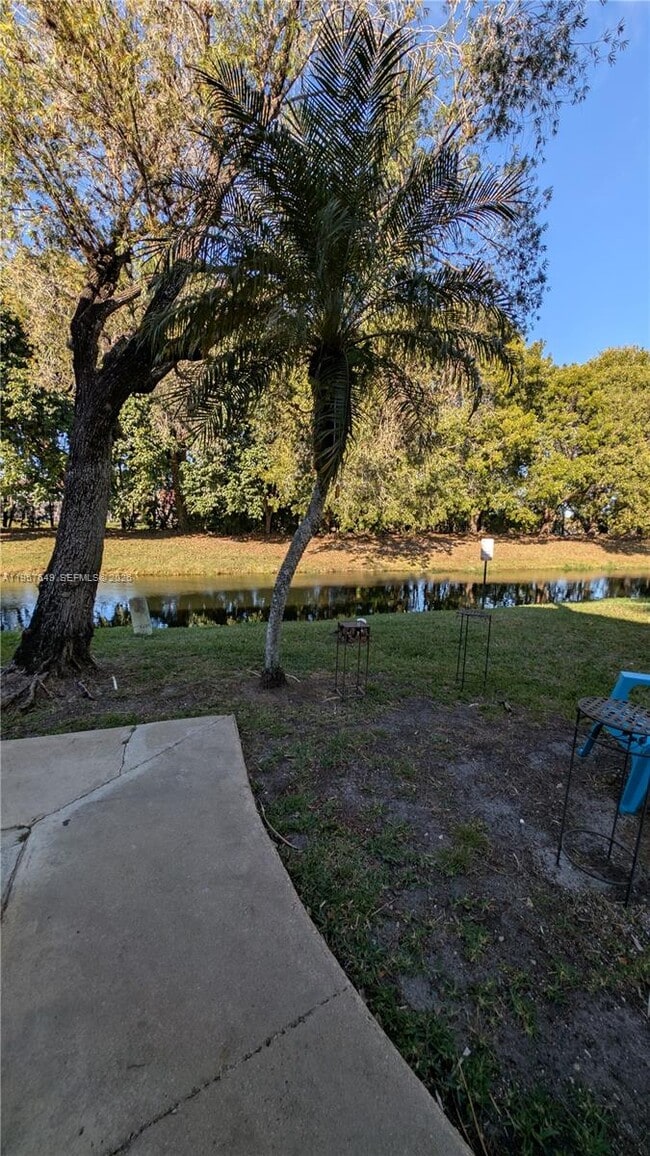 Building Photo - 369 Lakeview Dr