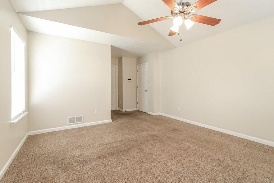 Building Photo - 2669 Lake Park Bend