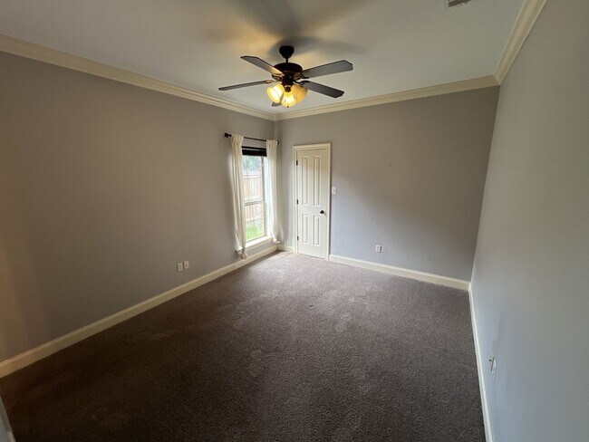 Building Photo - 7335 Oak View Dr.
