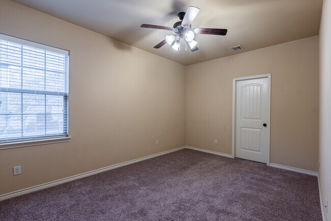 Building Photo - 312 Newcomb Ln