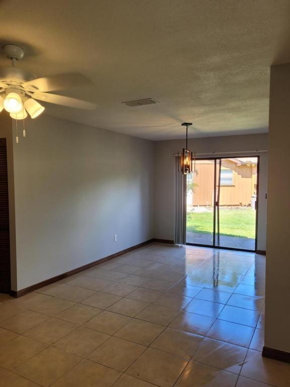 Building Photo - 2701 NE 10th St