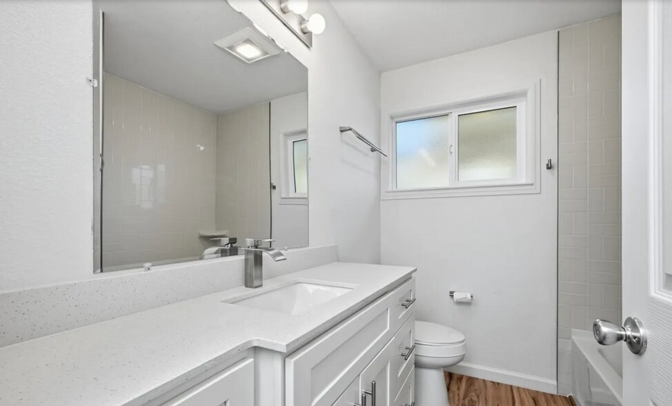 Bathroom - 340 College Ave