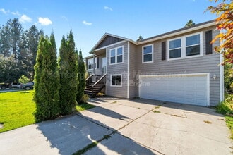 Building Photo - 7615 N Ash Ln