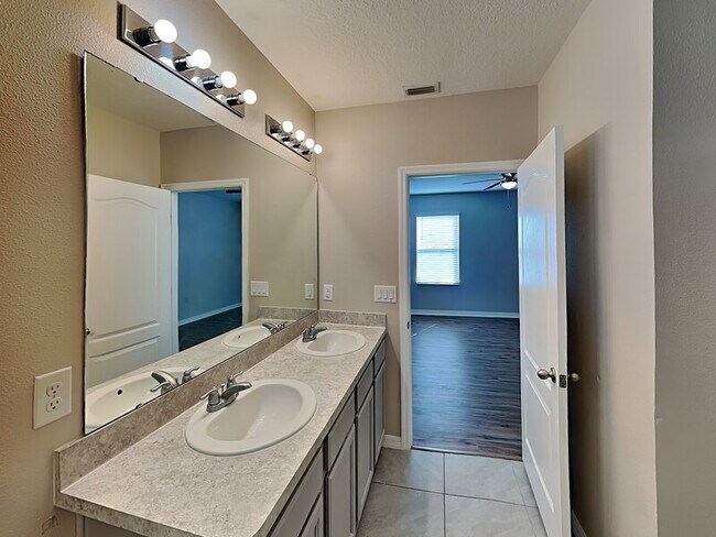 Building Photo - 361 Honey Bell Rd