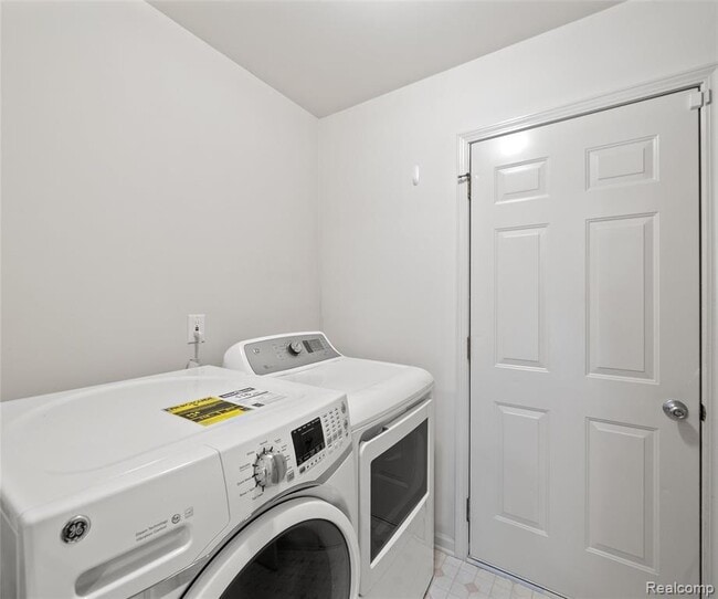 Building Photo - 5864 Willow Ridge Dr