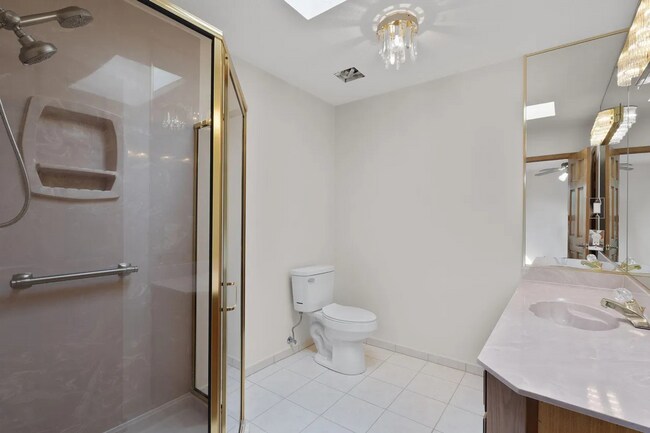 Building Photo - Adorable Townhome, 2 Master Bedroom Suites to Patio Living