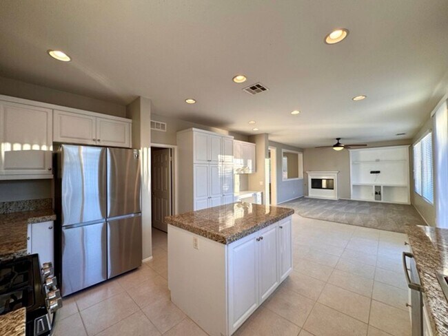 Building Photo - Beautiful 4 bedroom two story house with RV parking for LEASE in Murrieta!