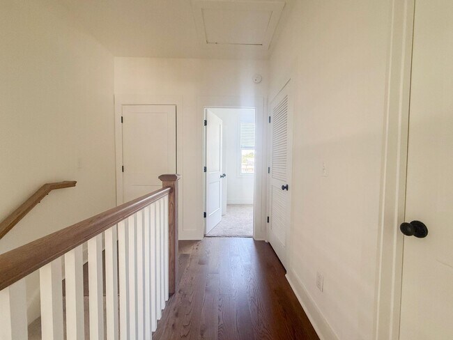 Building Photo - 3-Bedroom Townhome with Pool Access Near Downtown Cookeville