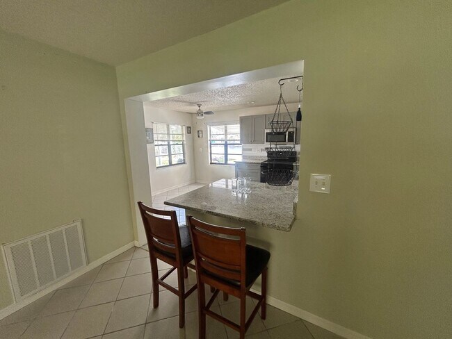 Building Photo - DIRECT GULF ACCESS 2/2 FOR RENT
