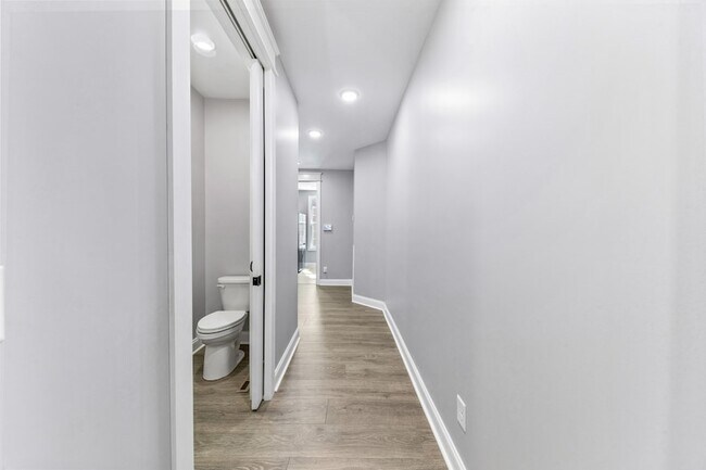 Building Photo - 601 Joyce Ave