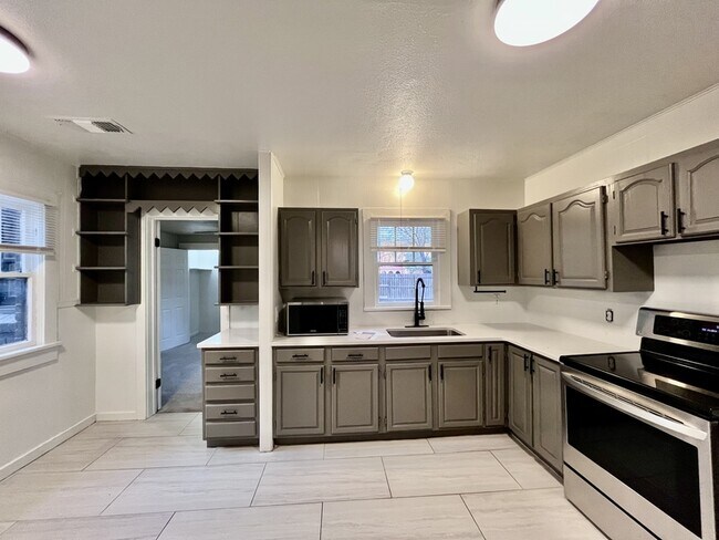 Building Photo - 2104 20th St