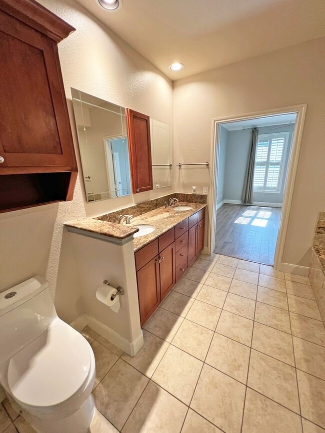 Building Photo - Great 2 Bdrm 2 Bath Condo in Lake Dallas Tx