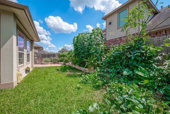 Building Photo - 2211 Argos Dr