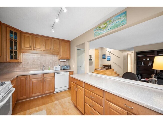 Building Photo - 4860 Park Commons Dr