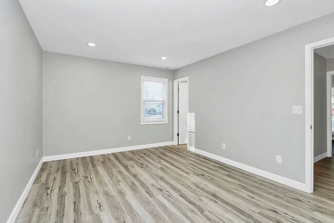 Building Photo - Charmingly Updated 3BD/2BA Ranch Home in Birnam Woods!