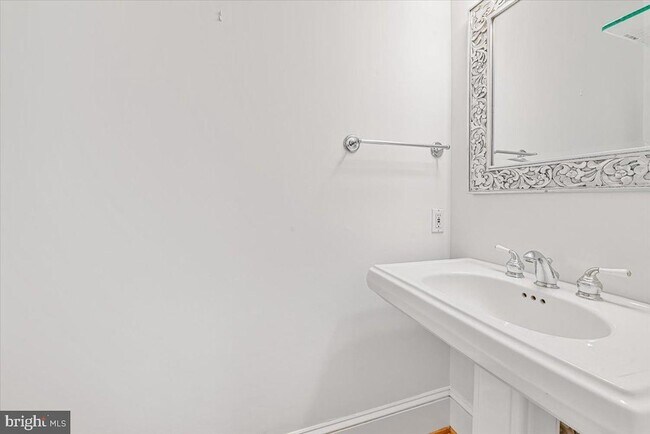 Building Photo - 1830 17th St NW