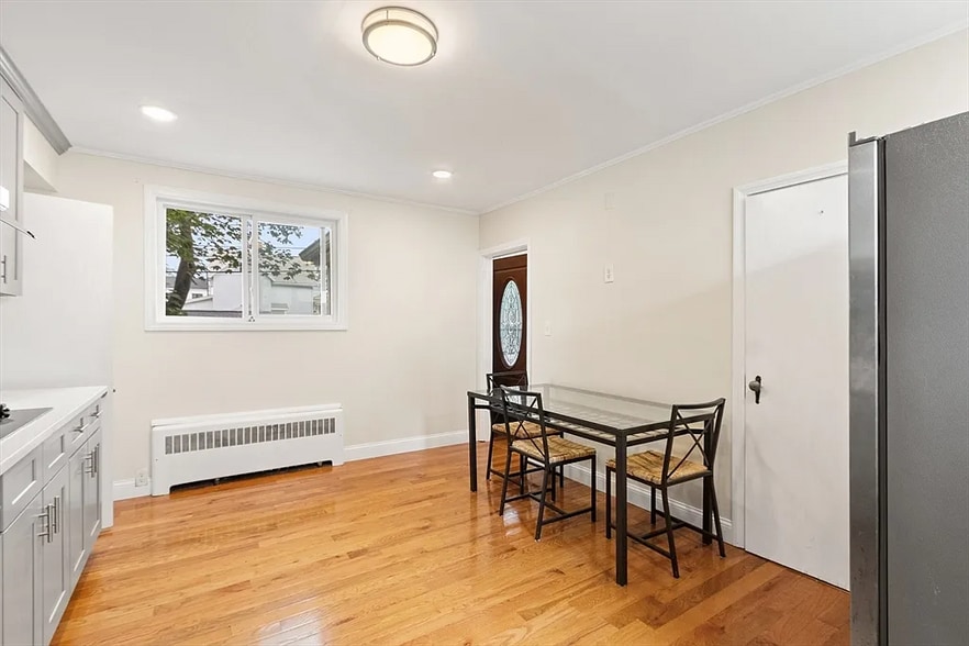 Building Photo - 34 Clinton St