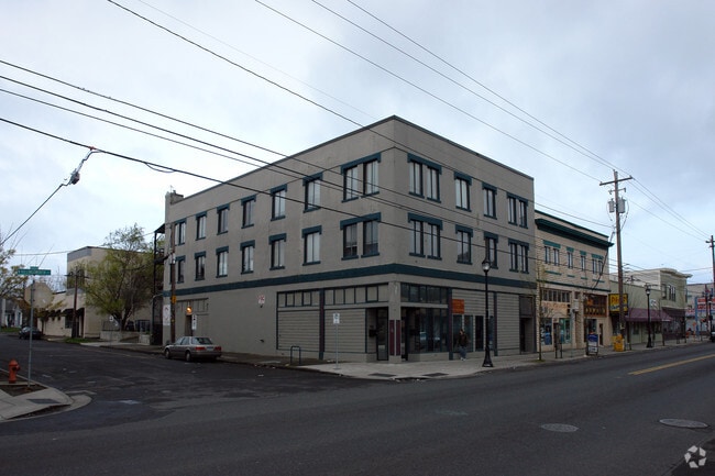 Primary Photo - Campus Apartments