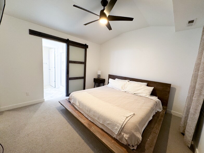 Building Photo - 811 E 975 N