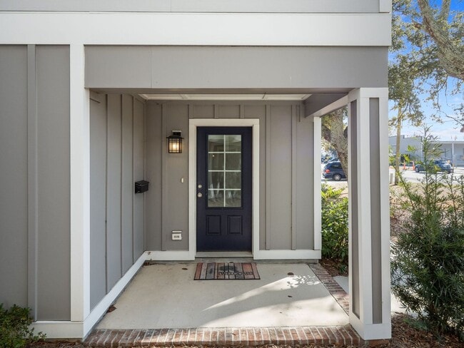 Building Photo - Modern Beaufort Townhome available for Long Term Rental