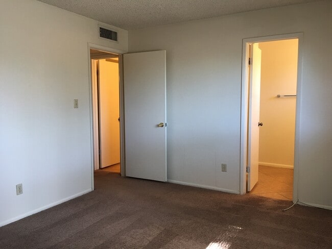 Building Photo - Tempe 3 Bed, 2 Bath Single Story Rental House
