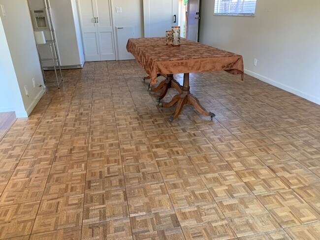 Building Photo - Spacious house with hardwood, handicap ramps, pet friendly, large garden with fruit trees