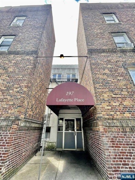 Building Photo - 197 Lafayette Pl