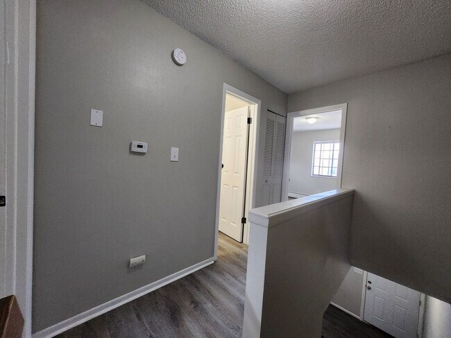 Building Photo - 49 Chestnut Dr