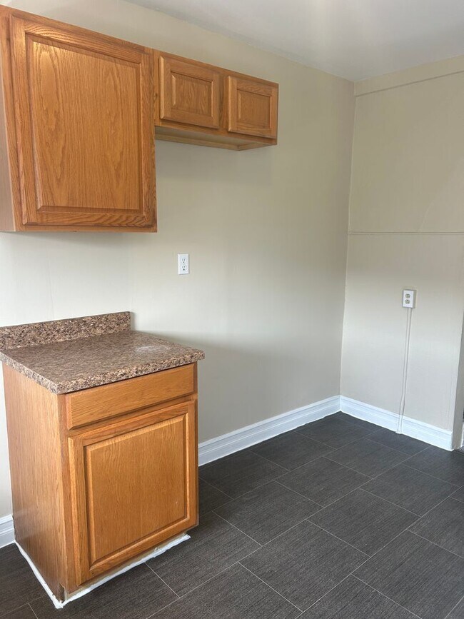 Building Photo - Section 8 considered.  3-bedroom row home in Midtown Harrisburg