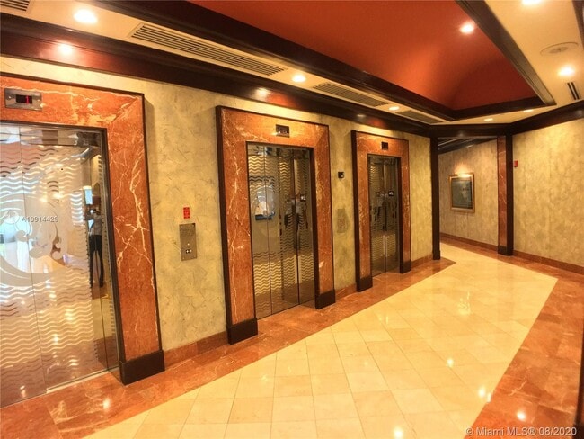 Building Photo - 16400 Collins Ave