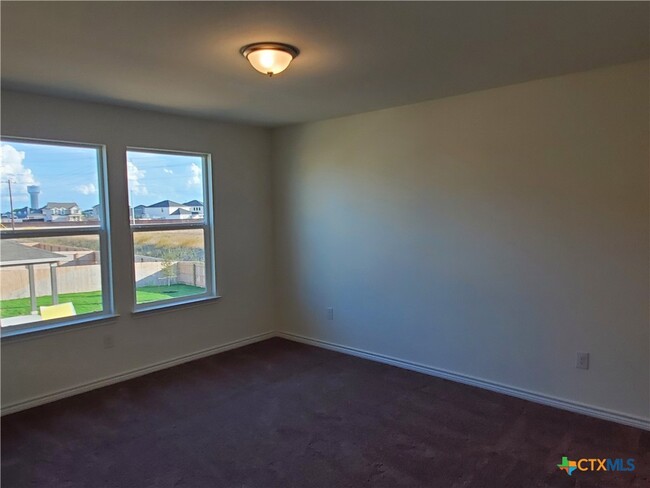 Building Photo - 4001 Woodside Dr
