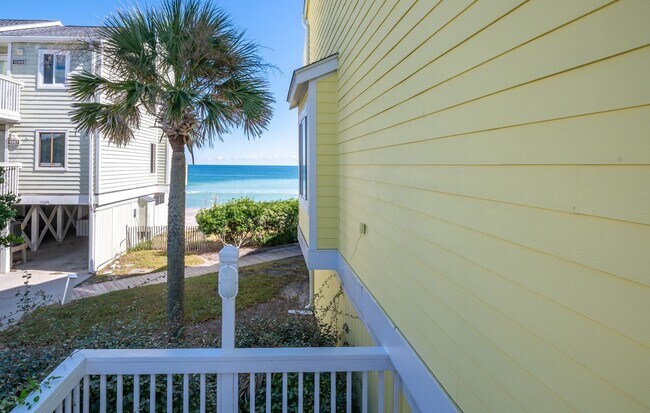 Building Photo - PERFECT OCEANFRONT WINTER WORK-FROM-HOME GETAWAY