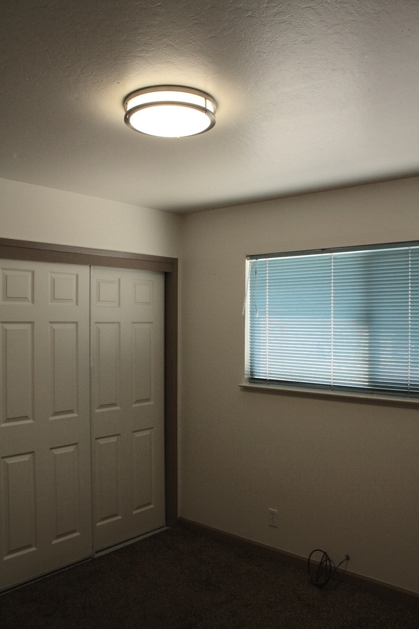 2 good sized bedrooms - 9305 Oscar Ave