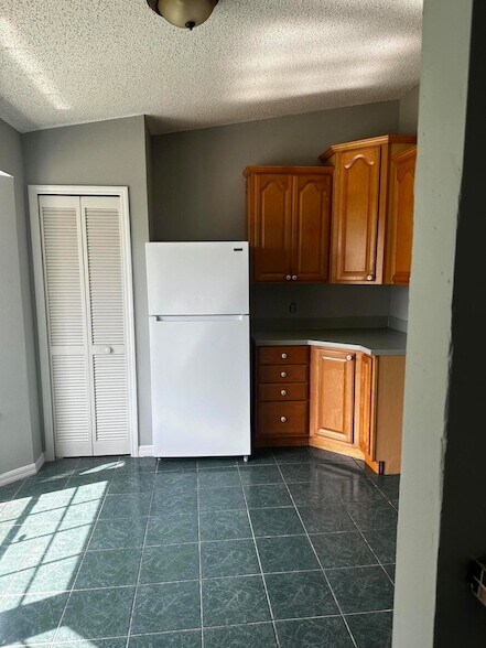 Building Photo - 1021 SW Du Bois Ave