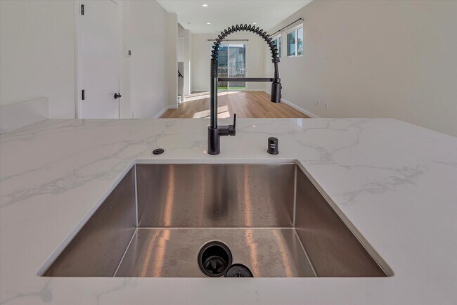 Building Photo - 4048 Cherokee Ave