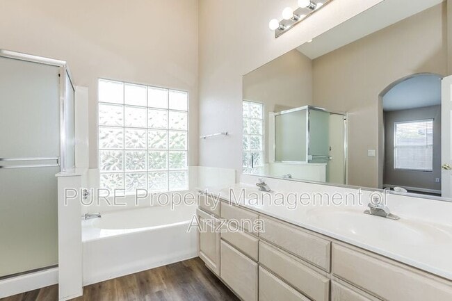 Building Photo - 624 W Douglas Ave