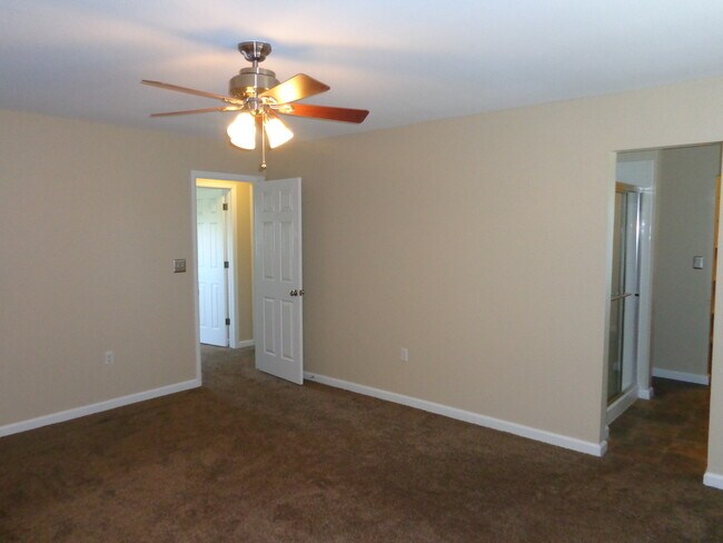Building Photo - 136 Prairie Falcon Parkway