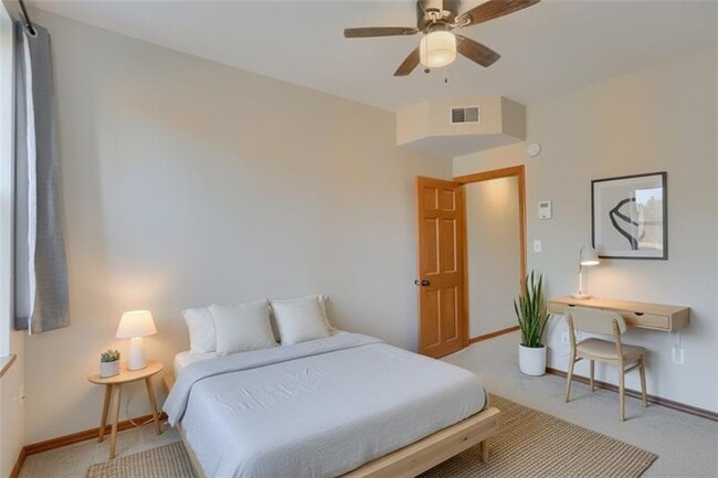 Building Photo - 2810 Sarah St