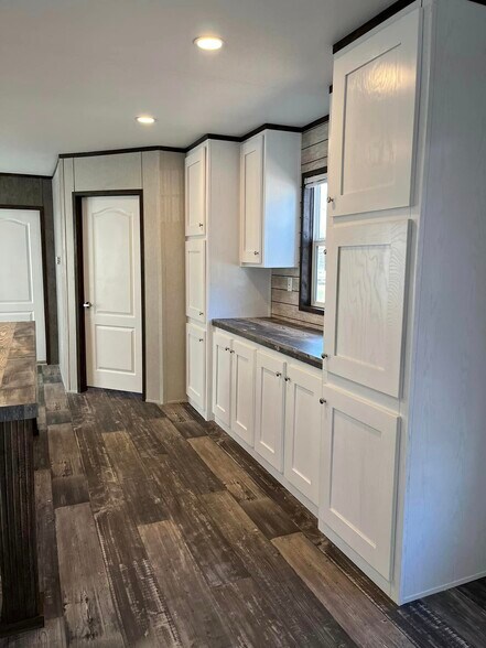 Building Photo - 107 Toledo St