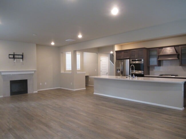 Building Photo - PENDING APPLICATION-Light and bright 4 bedroom, 2.5 bath home in Covington's Maple Hills community