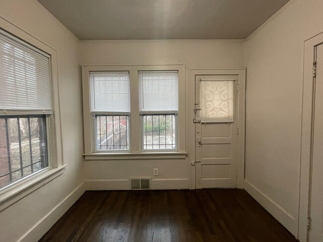 Building Photo - 3277 Calvert Ave