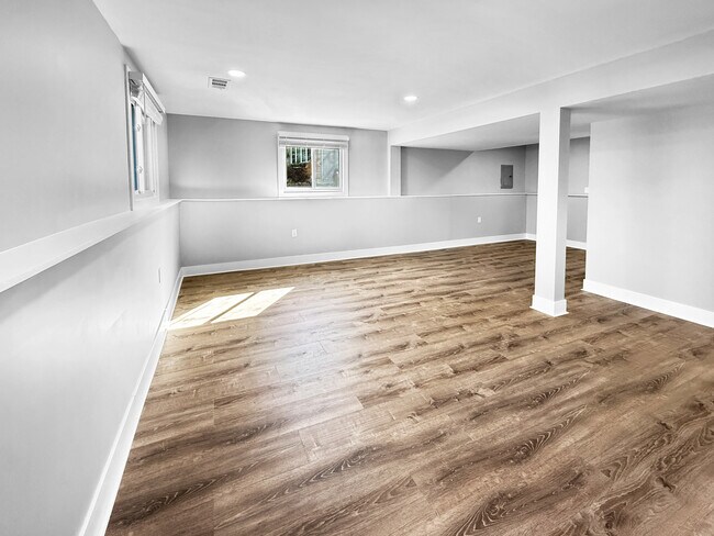 Building Photo - 59 Chestnut Cir