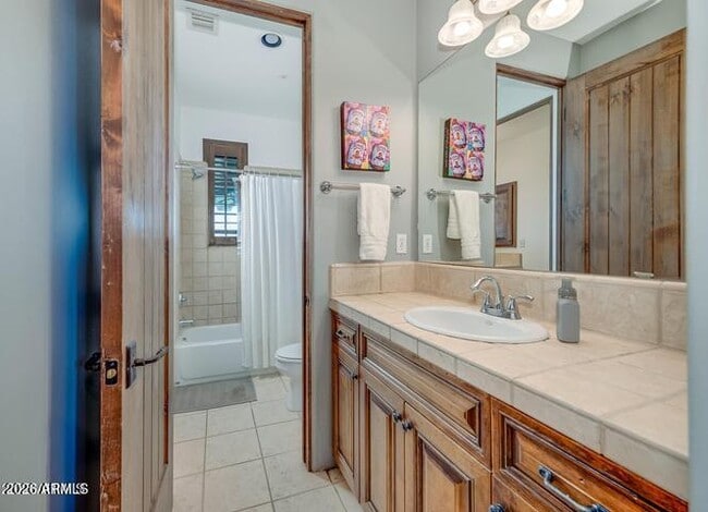 Building Photo - 8280 E Tailfeather Dr