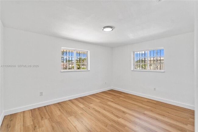 Building Photo - 361 E 39th St