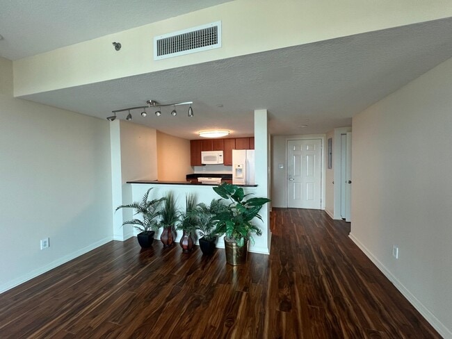 Building Photo - 300 S Duval St