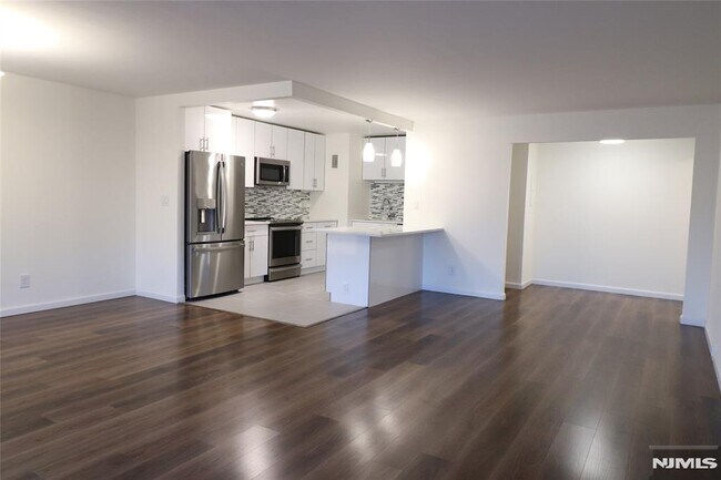 Building Photo - 1600 Center St